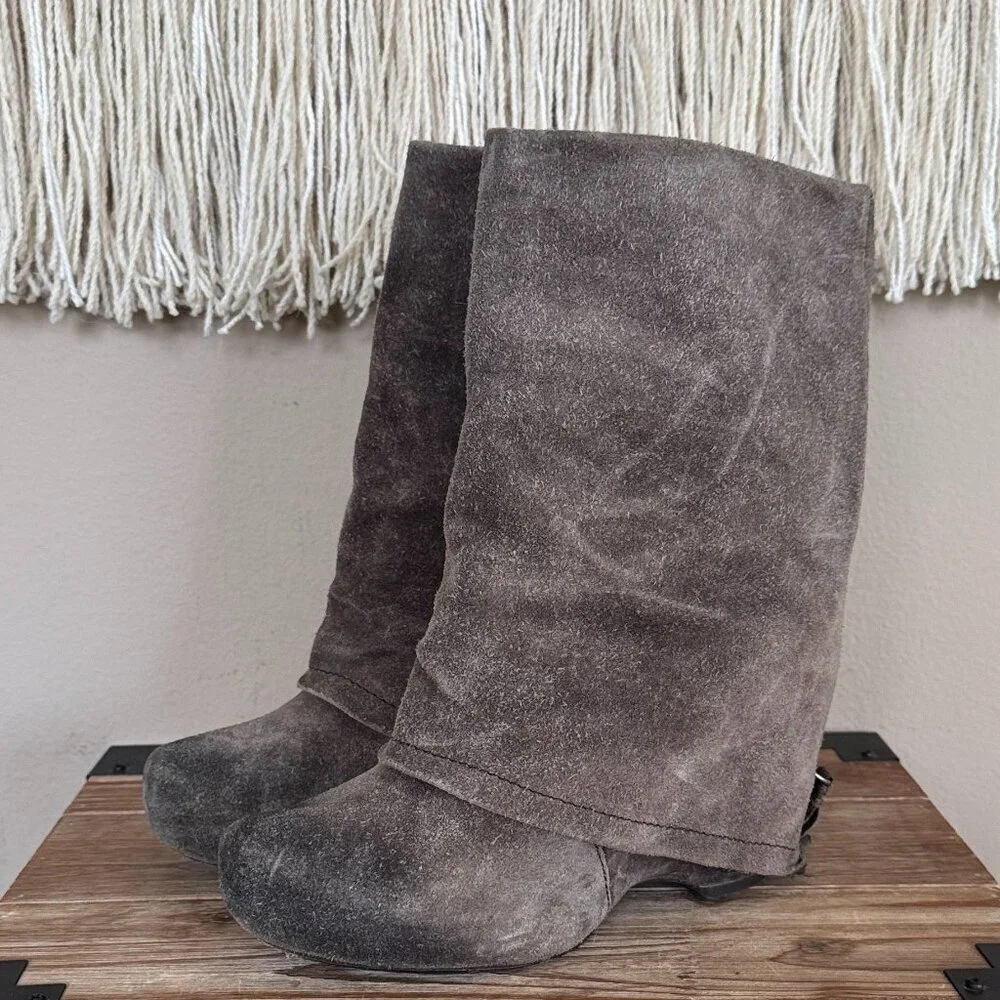Vera Wang Lavender Joey Foldover Gray Suede Hidden Platform Wedge Boots Size 8